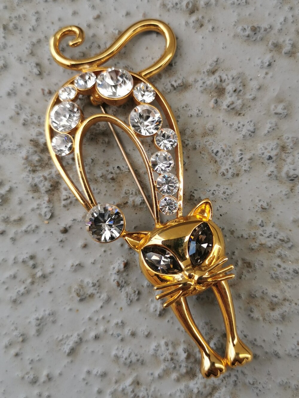 Vintage Signed Butler 3.5” Gold Tone Rhinestone Stretching Cat Brooch Pin